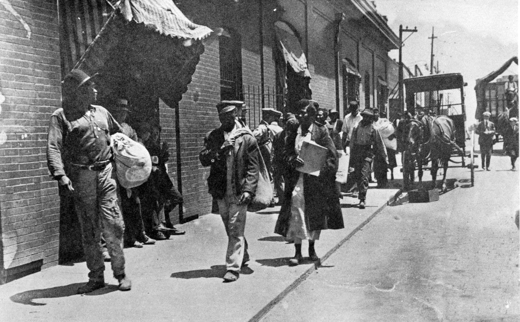 East St. Louis residents flee the city in 1917